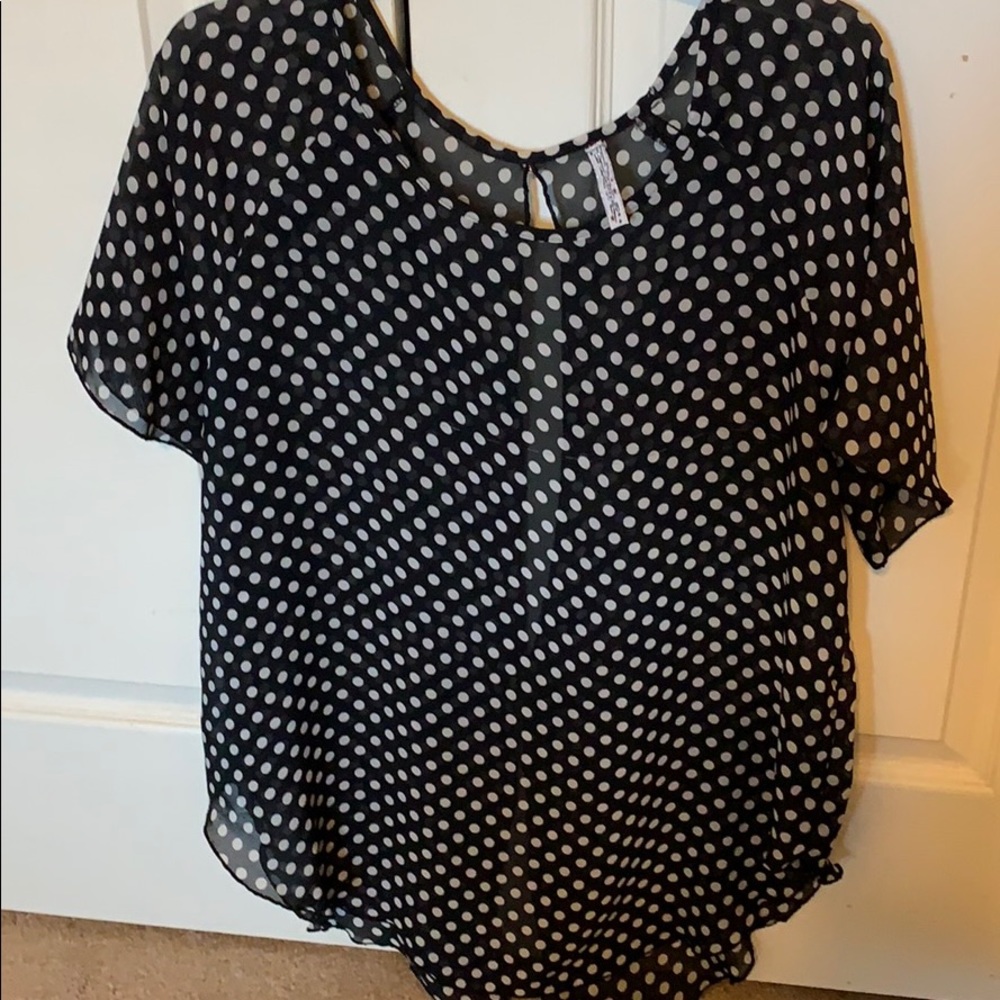🌻Black and White Top🌻